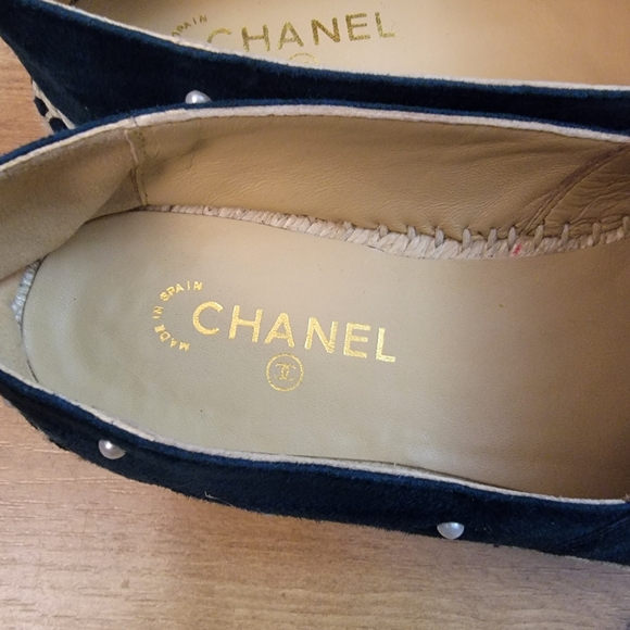 CHANEL Suede Pearl CC Espadrilles - Picture 9 of 16